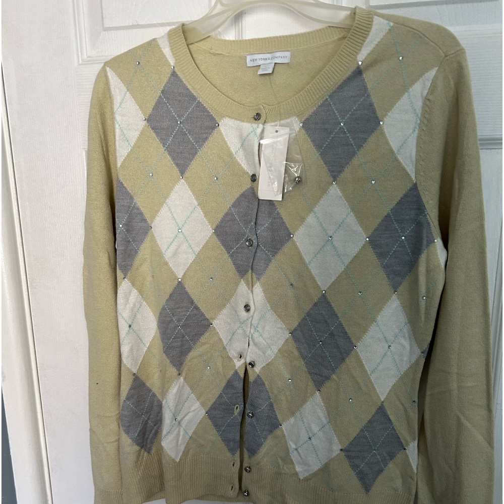 Beautiful cardigan from New York and Company size large